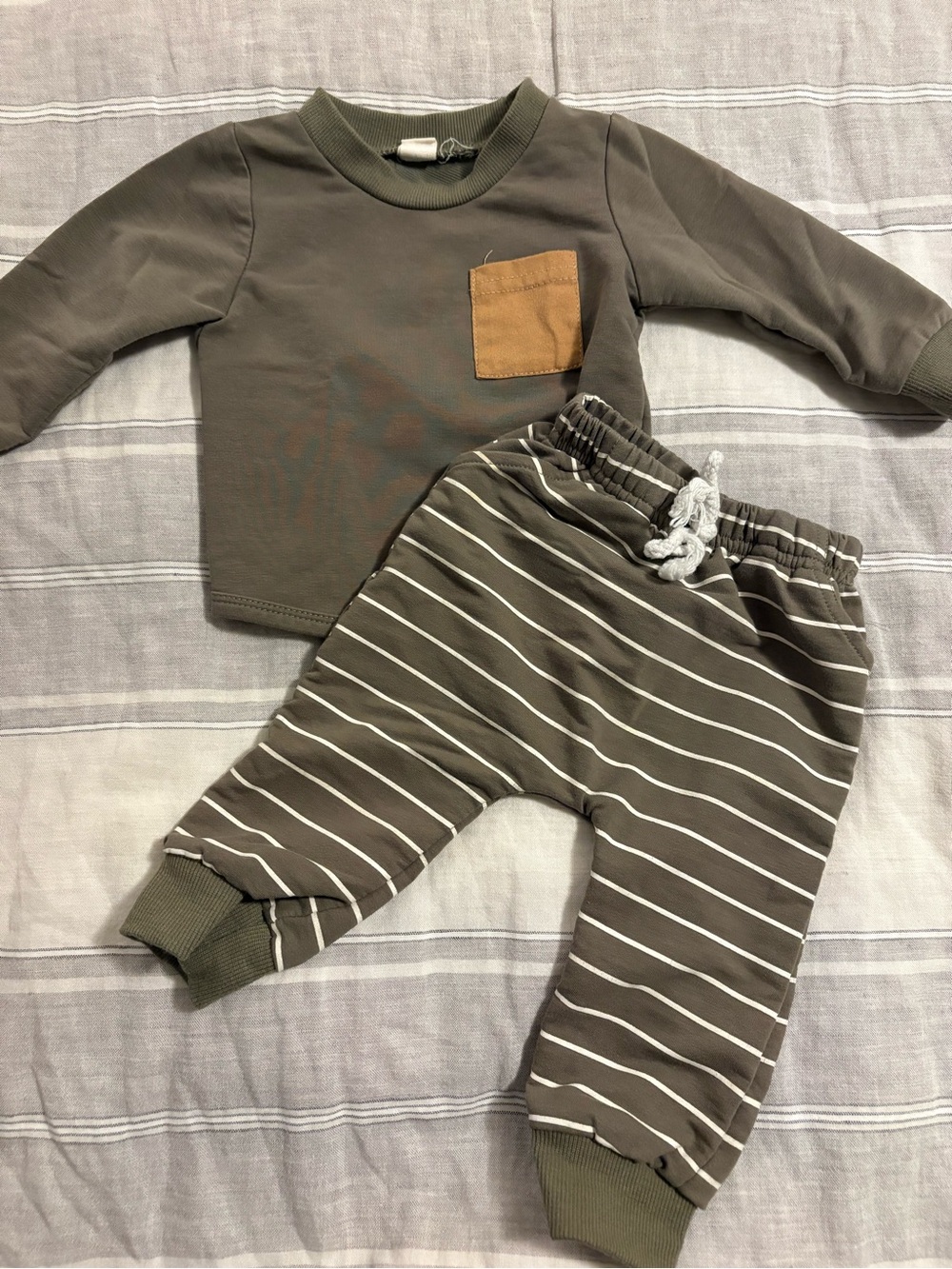 6-12M Olive Green Long Sleeve Sweatshirt & Sweatpants Set